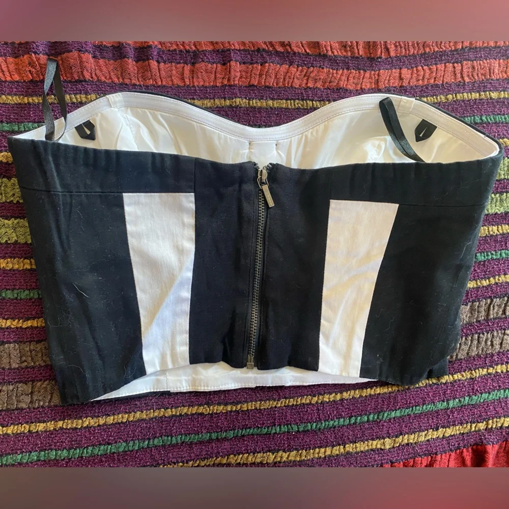 bebe Black and White Camisole Top. Size XS - Picture 2 of 2